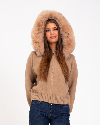 Sophia™ | Giacca lavorata a maglia con cappuccio in pelliccia sintetica